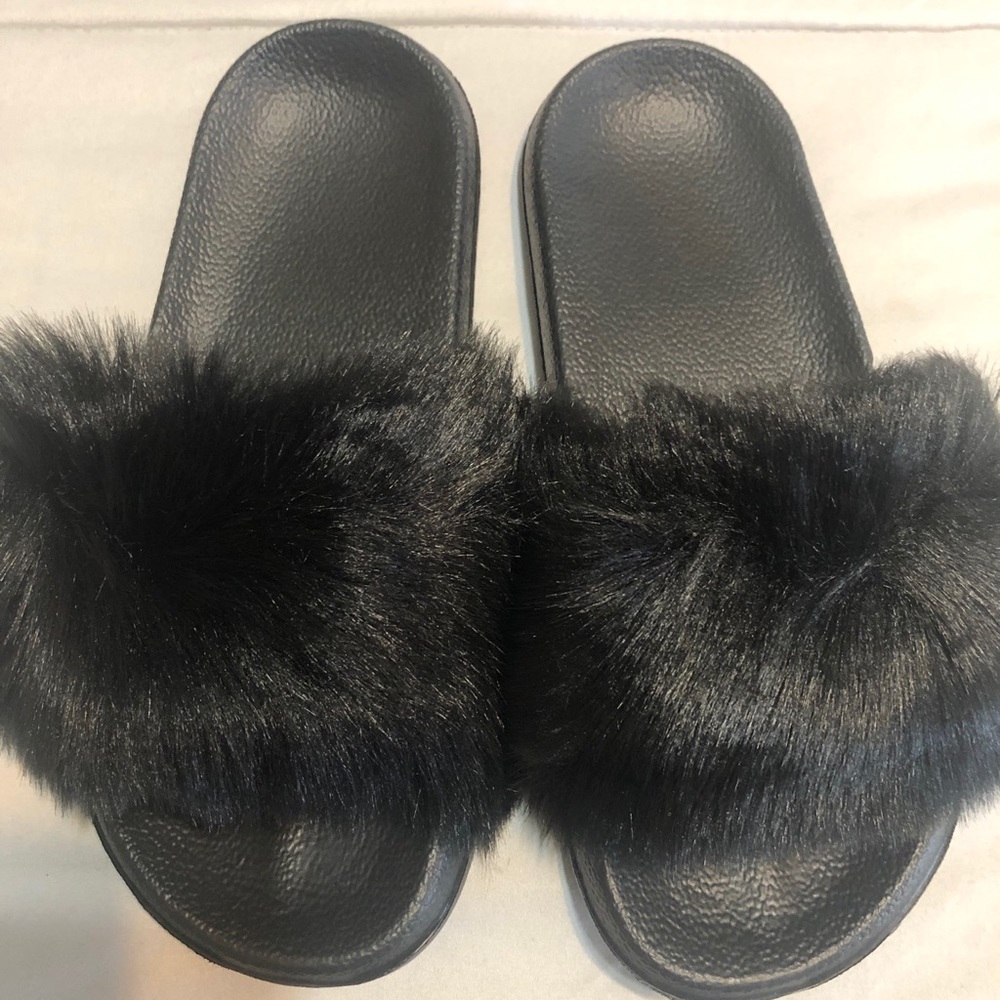 (111)- Furry Black Slippers!💞